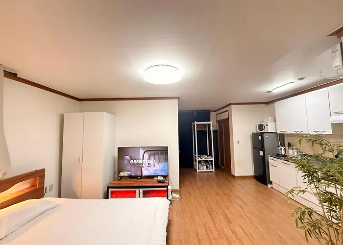 Gangnam Station 1min Netflix Two Big Tv Seul